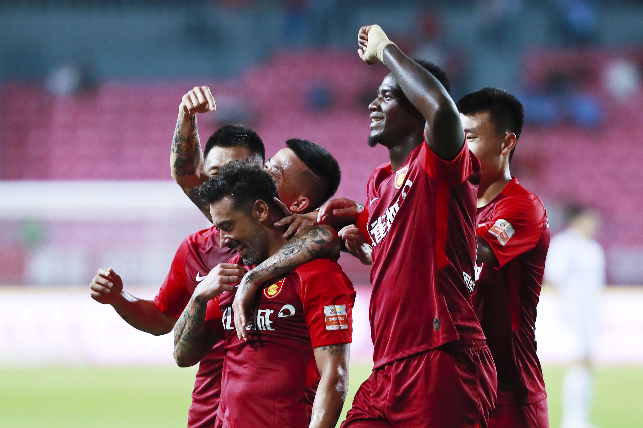 而是攻防两 而是攻防两